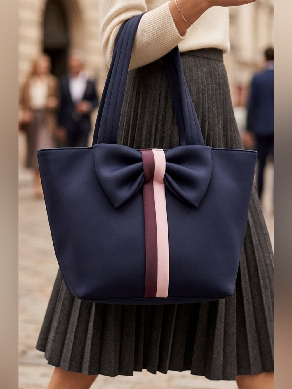 Ultra cute 🥰 Crush it, bow bag - Navy Tote with Pink and Plum Bow